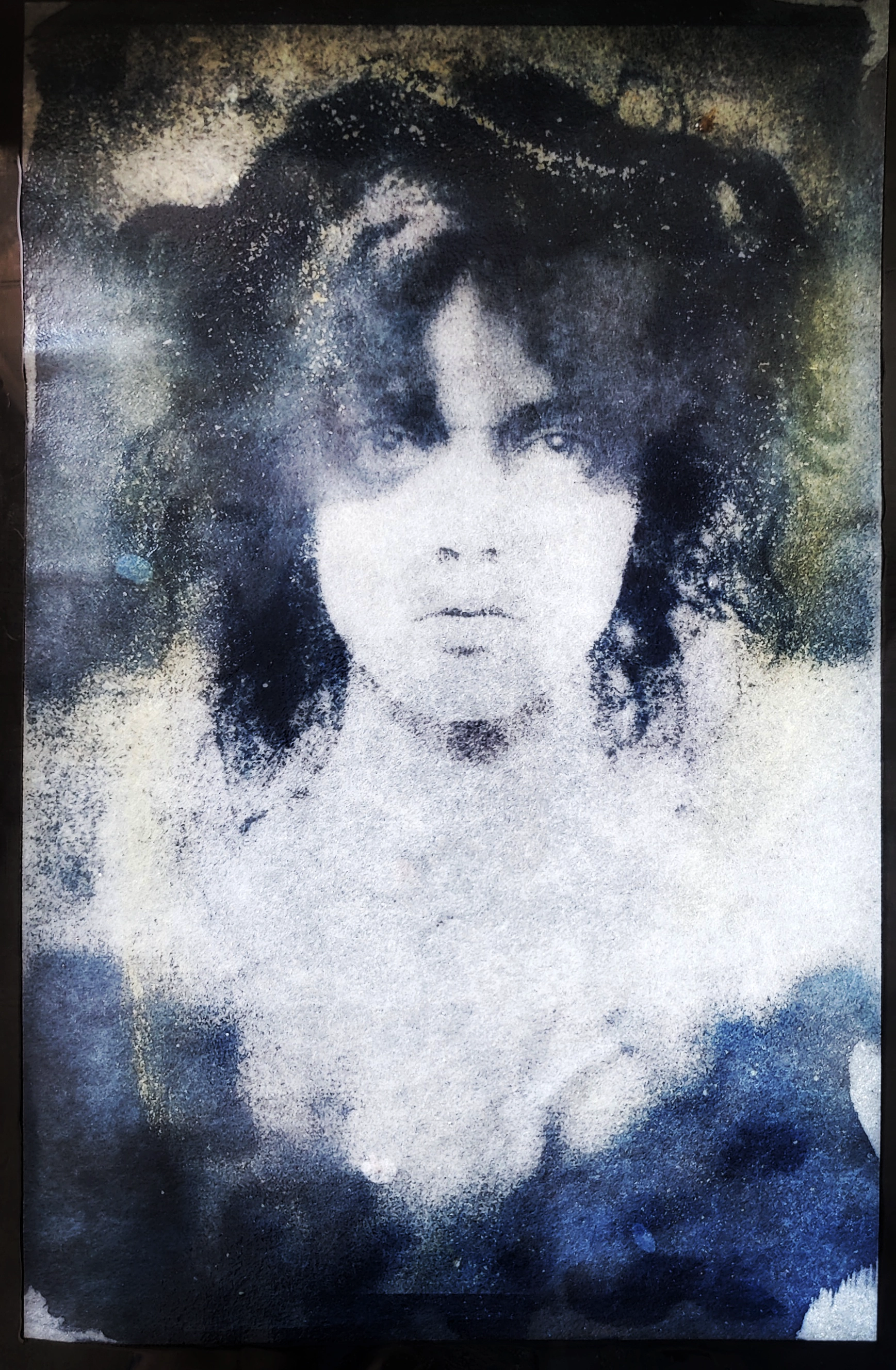 <br>Alice hinter dem Spiegel<br><small>Mit Lavendel getönte Cyanotypie auf Awagami Kozo Papier</small>